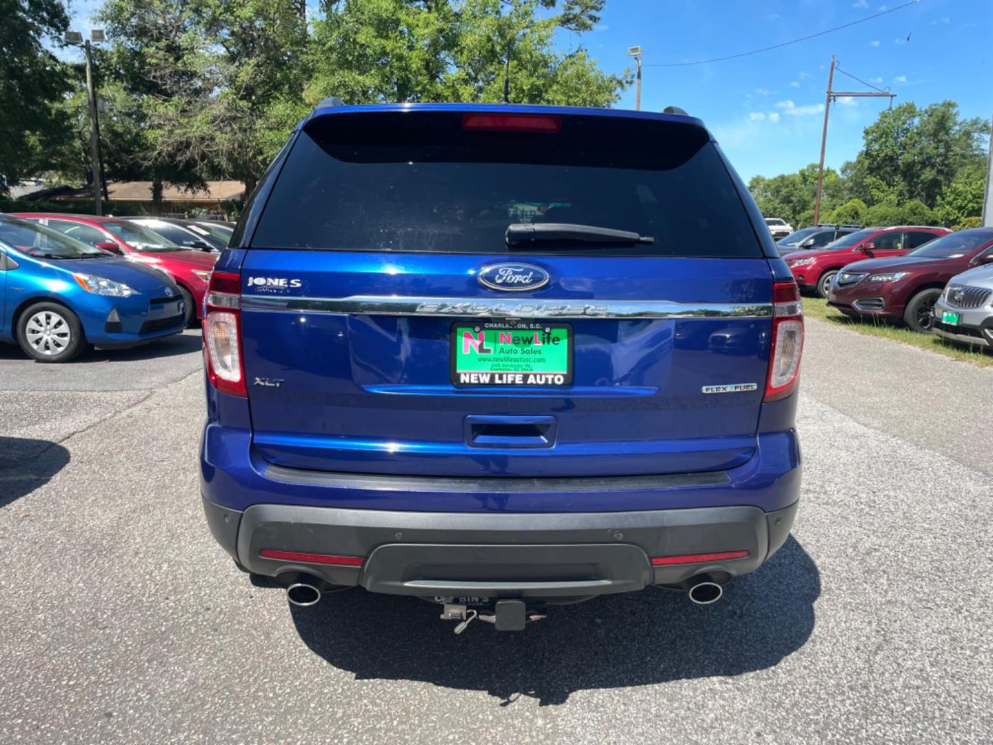 2015 BLUE FORD EXPLORER XLT (1FM5K7D86FG) with an 3.5L engine, Automatic transmission, located at 5103 Dorchester Rd., Charleston, SC, 29418-5607, (843) 767-1122, 36.245171, -115.228050 - Clean CarFax (no accidents reported!) Leather, CD/AUX/Sat/Bluetooth, Backup Camera, Dual Climate Control, Power Everything (window, locks, seats, mirrors), Power Liftgate, Heated Seats, Convenient Third Row, Rear Climate Control, All-weather Mats, Keyless Entry, Tow Package, Alloy Wheels. Local Trad - Photo#5